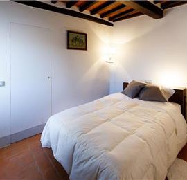 2 Bedroom Apartment in Cortona Town, Sleeps 3